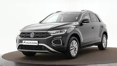 Zwart Gebruikt 2023 VW T-Roc Life SUV | € 28.880 (Goede deal)