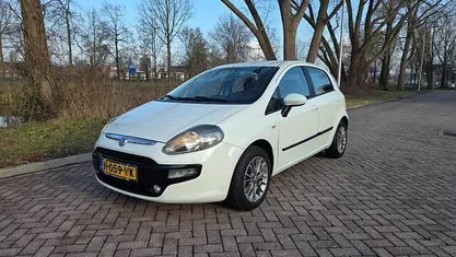 Wit Occasion 2011 Fiat Punto Evo Pop Hatchback | € 3.150 (Eerlijke prijs)