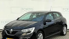 Zwart Gebruikt 2016 Renault Mégane IV Zen Hatchback | € 10.900 (Eerlijke prijs)