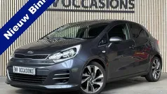 Grijs, metallic lak Gebruikt 2015 Kia Rio Hatchback | € 7.999 (Eerlijke prijs)