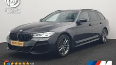 Grijs (metallic) Gebruikt 2022 BMW 520 M Sport Stationwagen | € 34.730 (Eerlijke prijs)