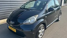 Zwart Gebruikt 2007 Toyota Aygo Hatchback | € 1.945 (Eerlijke prijs)