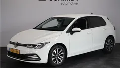 Wit Gebruikt 2022 VW Golf VIII Style Hatchback | € 26.495 (Eerlijke prijs)