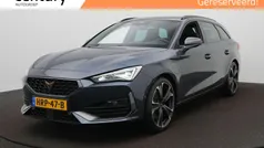 Grijs, metallic lak Gebruikt 2022 Cupra Leon VZ Stationwagen | € 26.900 (Goede deal)