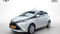 Wit Gebruikt 2016 Toyota Aygo X-play Hatchback | € 7.950 (Eerlijke prijs)