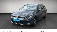 Gebruikt 2023 VW Golf VIII Move Sedan | € 30.583 (Eerlijke prijs)