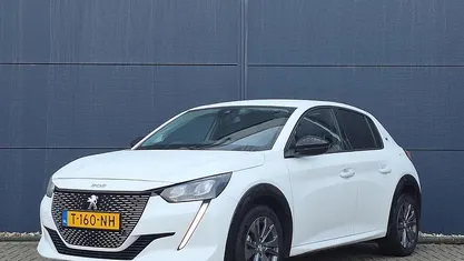 Wit Occasion 2025 Peugeot 208 Style Hatchback | € 21.094 (Eerlijke prijs)