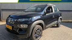 Zwart Gebruikt 2023 Dacia Spring Comfort Plus Hatchback | € 13.935 (Eerlijke prijs)