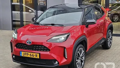 Rood Gebruikt 2022 Toyota Yaris Cross Executive SUV | € 27.949 (Eerlijke prijs)