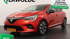 Rood Gebruikt 2023 Renault Clio V Evolution Hatchback | € 18.795 (Eerlijke prijs)