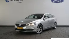 Grijs Gebruikt 2015 Volvo V60 Momentum Stationwagen | € 14.895 (Goede deal)