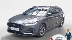 Grijs Gebruikt 2023 Ford Focus ST-Line Stationwagen | € 23.945 (Goede deal)