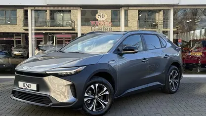 Grijs Occasion 2024 Toyota bZ4X SUV | € 34.700 (Goede deal)