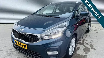 Blauw Occasion 2017 Kia Carens First Edition MPV | € 15.650 (Eerlijke prijs)