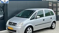 Grijs Gebruikt 2004 Opel Meriva MPV | € 1.950 (Eerlijke prijs)