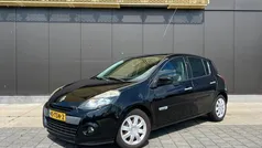 Zwart Gebruikt 2012 Renault Clio IV Authentique Hatchback | € 3.749 (Eerlijke prijs)