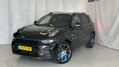 Zwart, metallic lak Gebruikt 2024 Lynk & Co 01 SUV | € 28.499 (Eerlijke prijs)