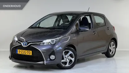 Grijs Gebruikt 2015 Toyota Yaris Hybrid Hatchback | € 13.745 (Eerlijke prijs)