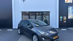 Grijs, metallic lak Gebruikt 2017 Ford Fiesta Titanium Hatchback | € 8.990 (Eerlijke prijs)