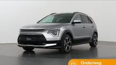 , metallic lak Gebruikt 2023 Kia Niro SUV | € 32.935 (Eerlijke prijs)