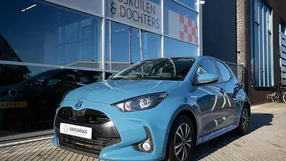 Occasion Toyota Yaris Hybrid Comfort 116 PK (85 kW) 2021 Blauw Hatchback