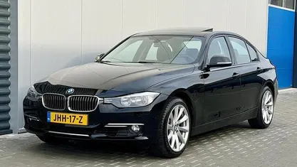 Zwart Occasion 2015 BMW 320 Sedan | € 16.995 (Goede deal)