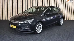 Zwart Gebruikt 2016 Opel Astra Edition Hatchback | € 10.850 (Eerlijke prijs)