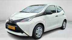 Wit Gebruikt 2017 Toyota Aygo Hatchback | € 7.995 (Eerlijke prijs)