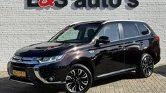 Zwart, metallic lak Gebruikt 2016 Mitsubishi Outlander P-HEV Instyle SUV | € 21.700 (Eerlijke prijs)