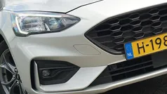 Grijs, metallic lak Gebruikt 2020 Ford Focus Business Edition Stationwagen | € 11.725 (Eerlijke prijs)
