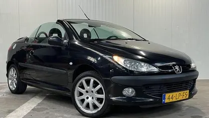 Zwart Gebruikt 2003 Peugeot 206 CC Cabriolet | € 1.750 (Eerlijke prijs)