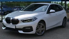 Wit Gebruikt 2022 BMW 118 Sport Line Hatchback | € 24.950 (Eerlijke prijs)