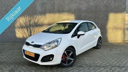 Wit Gebruikt 2011 Kia Rio Hatchback | € 4.995 (Eerlijke prijs)
