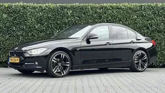 Zwart Gebruikt 2013 BMW 318 Sport Line Sedan | € 9.950 (Eerlijke prijs)
