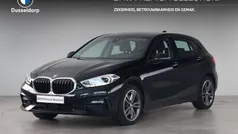 Zwart Gebruikt 2022 BMW 118 Sport Line Hatchback | € 25.950 (Goede deal)