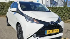 Gebruikt 2016 Toyota Aygo X-play Hatchback | € 8.499 (Eerlijke prijs)
