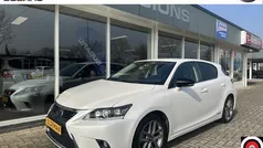Wit Gebruikt 2017 Lexus CT200h Executive Line Hatchback | € 17.899 (Eerlijke prijs)