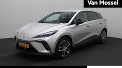 Gebruikt 2023 MG MG4 EV Luxury Hatchback | € 23.400 (Eerlijke prijs)