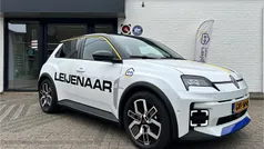 Wit Gebruikt 2024 Renault R5 Komfort Hatchback | € 32.225 (Eerlijke prijs)