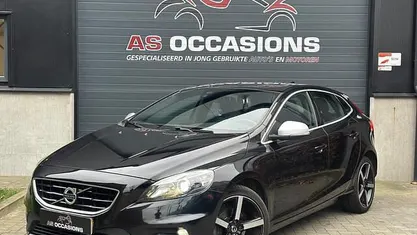 Zwart Gebruikt 2015 Volvo V40 R-Design Hatchback | € 5.999 (Eerlijke prijs)