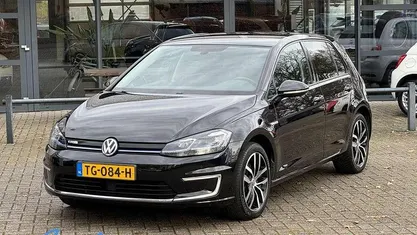 Occasion 2018 VW e-Golf Hatchback | € 10.945 (Eerlijke prijs)
