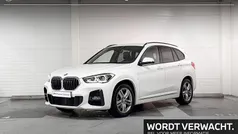 Mineralweiss metallic (a96) (wit metallic) Gebruikt 2021 BMW X1 Executive SUV | € 31.900 (Eerlijke prijs)