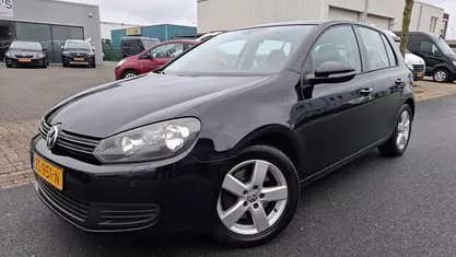 Zwart (metallic) Occasion 2011 VW Golf VI Highline Hatchback | € 5.950 (Eerlijke prijs)