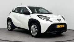 Gebruikt 2024 Toyota Aygo Play Hatchback | € 17.999 (Eerlijke prijs)