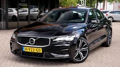 Zwart Gebruikt 2020 Volvo S60 R-Design Sedan | € 24.950 (Eerlijke prijs)