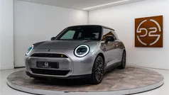 Grijs Nieuw 2024 Mini Cooper SE Favoured Hatchback | € 34.980 (Super prijs)