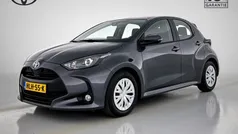 Grijs Gebruikt 2024 Toyota Yaris Hybrid Active Hatchback | € 23.445 (Eerlijke prijs)