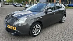 Grijs, metallic lak Gebruikt 2011 Alfa Romeo Giulietta Distinctive Hatchback | € 6.950 (Eerlijke prijs)