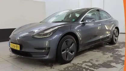 Grijs Occasion 2020 Tesla Model 3 Standard Range Sedan | € 19.250 (Eerlijke prijs)