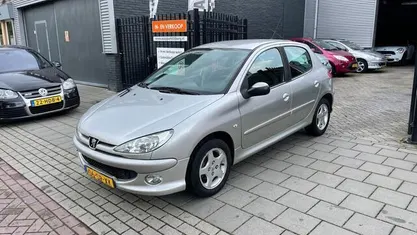 Occasion Peugeot 206 75 PK (55 kW) 2006 Grijs Hatchback